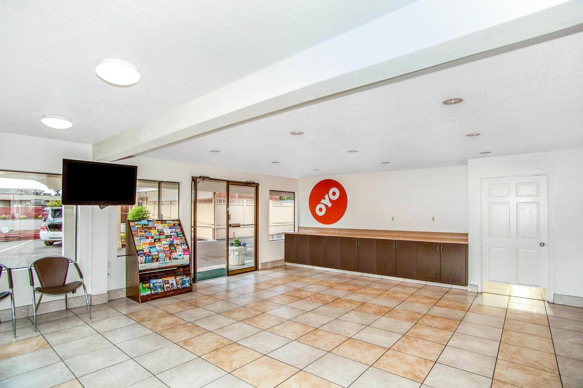 Oyo Hotel Centralia Extérieur photo